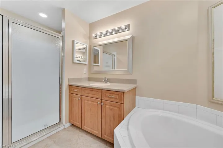 7805  Woodbrook  CIR, Naples, FL 34104