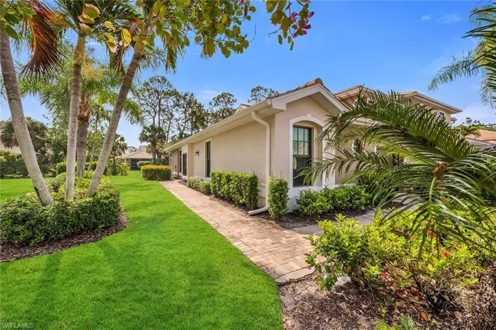 7805  Woodbrook  CIR, Naples, FL 34104