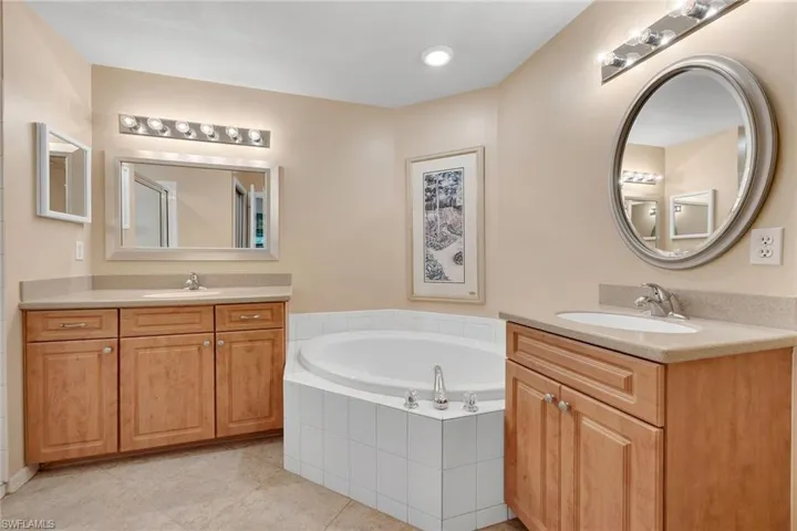 7805  Woodbrook  CIR, Naples, FL 34104