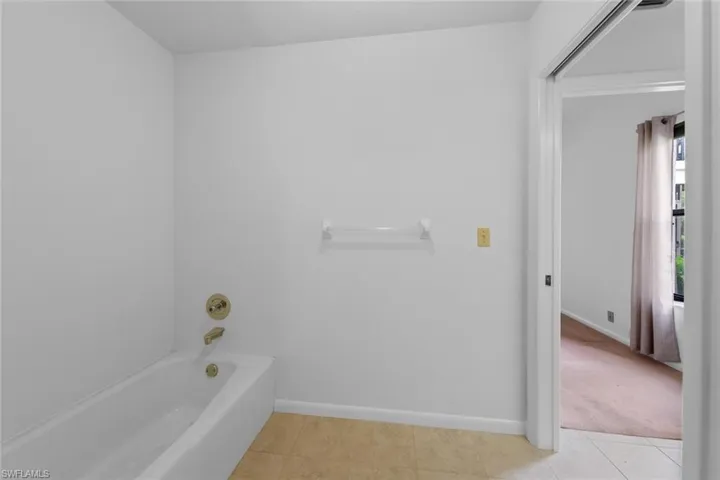 1833  Courtyard  WAY, Naples, FL 34112