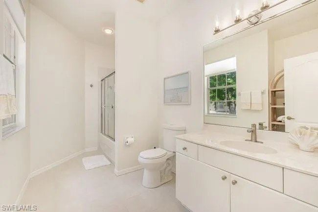 Guest Bath with Shower/Tub!