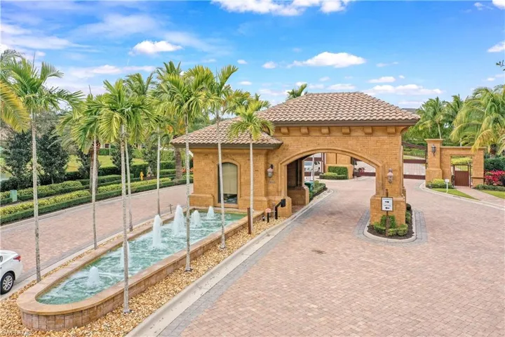 Gated Entry, 24hr manned gate