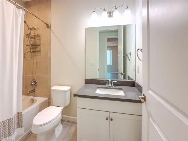 4721  Arboretum  CIR, Naples, FL 34112