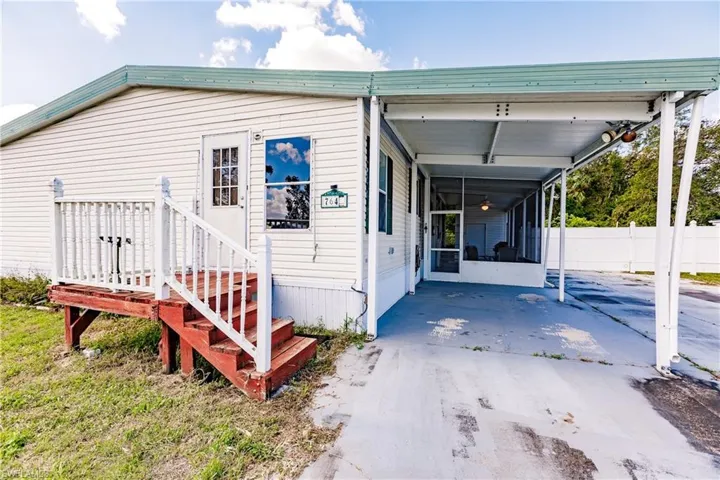 7640  Peyraud  DR, North Fort Myers, FL 33917