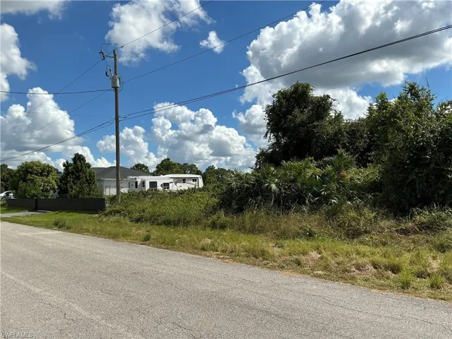 2711 33rd St Sw, Lehigh Acres, Florida 33976