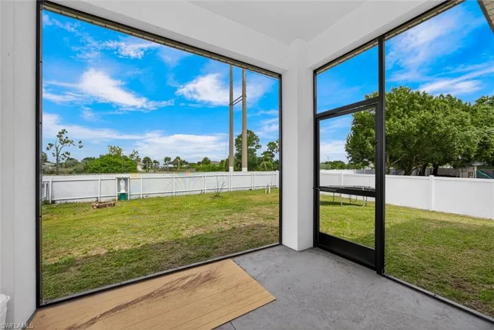 810 Floyd Ave S, Lehigh Acres, Florida 33976