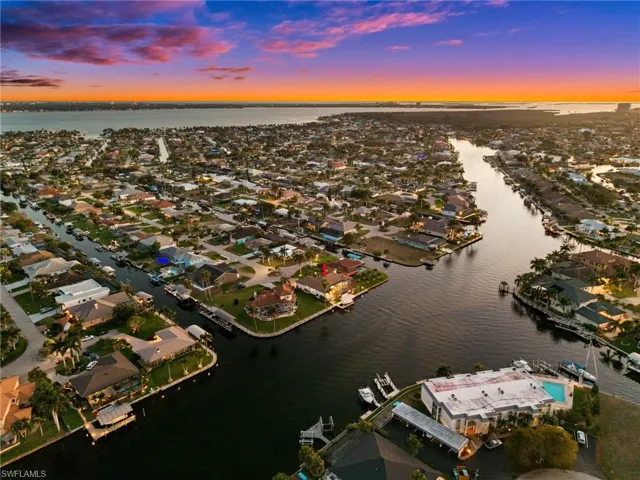Cruise the waterways in the evening!