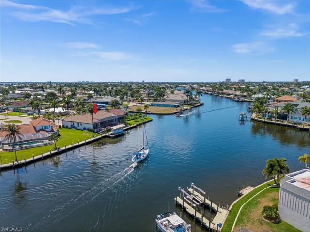 Direct sailboat access with no bridges