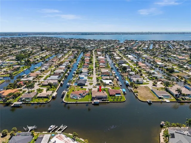 Prime waterfront location in Cape Coral