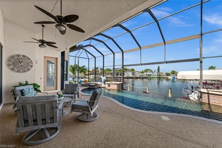 Large lanai, infinity edge pool, spa