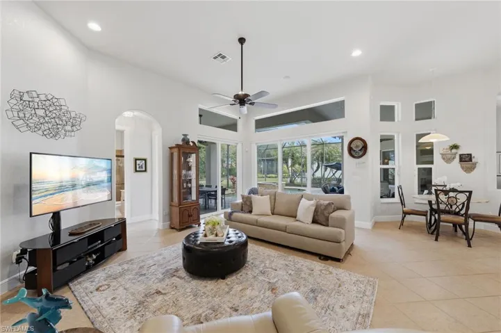 Family room w/sliders to lanai