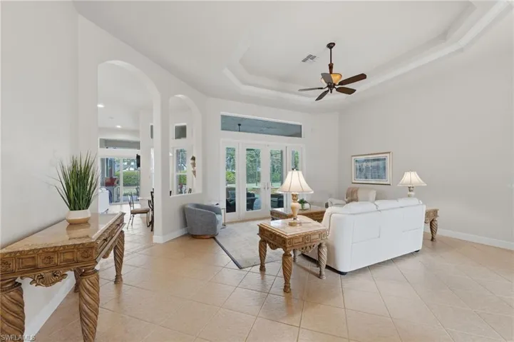 Living room w/lanai access