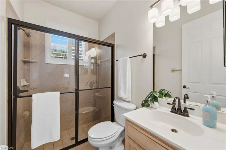 Guest/pool bath