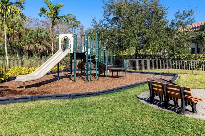 4260  Raffia Palm  CIR, Naples, FL 34119