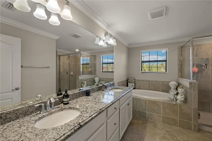 4260  Raffia Palm  CIR, Naples, FL 34119