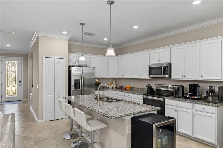 4260  Raffia Palm  CIR, Naples, FL 34119