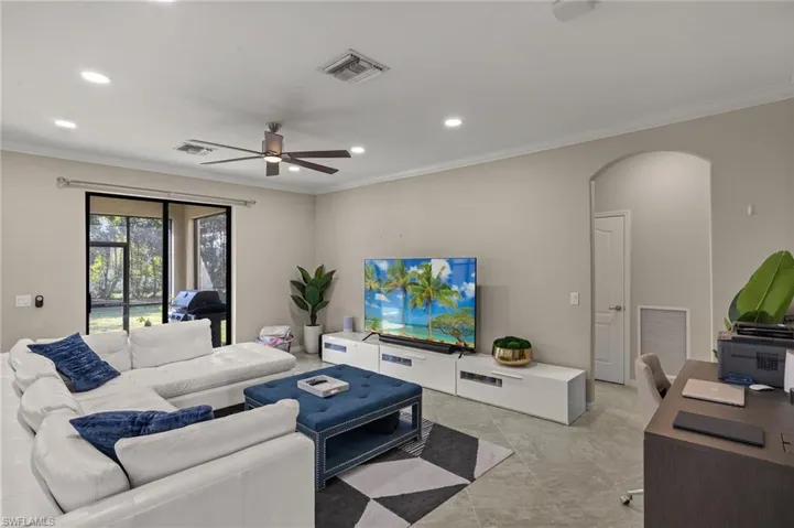 4260  Raffia Palm  CIR, Naples, FL 34119