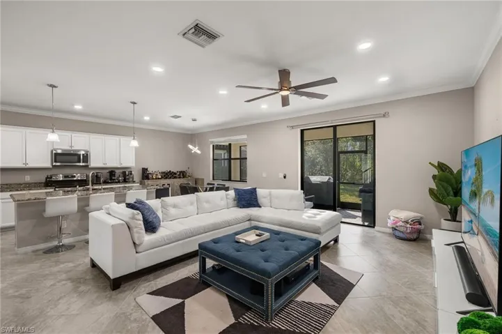 4260  Raffia Palm  CIR, Naples, FL 34119