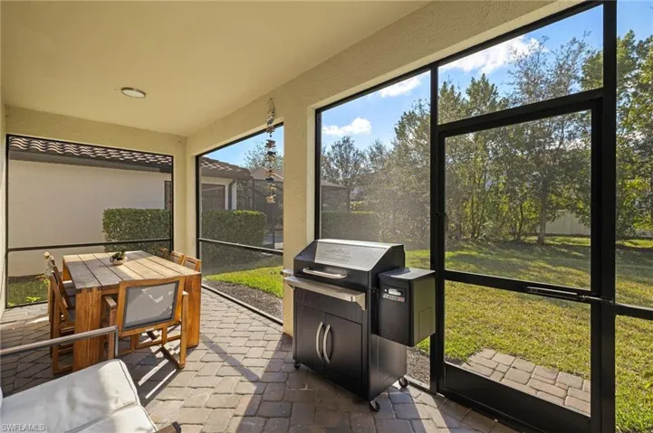 4260  Raffia Palm  CIR, Naples, FL 34119