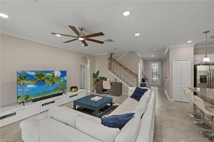 4260  Raffia Palm  CIR, Naples, FL 34119