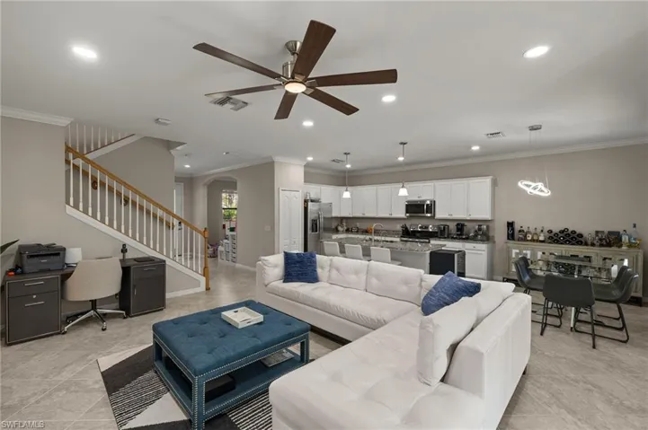 4260  Raffia Palm  CIR, Naples, FL 34119