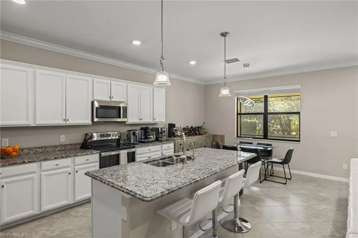4260  Raffia Palm  CIR, Naples, FL 34119