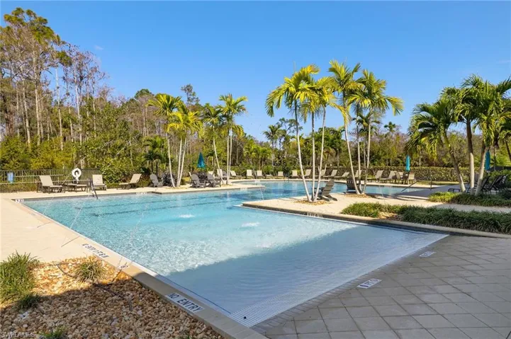 4260  Raffia Palm  CIR, Naples, FL 34119