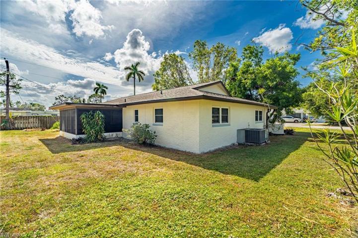 Screened in lanai ready for your enjoyment year around!