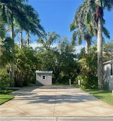 1558 Diamond Lake Cir, Naples, Florida 34114