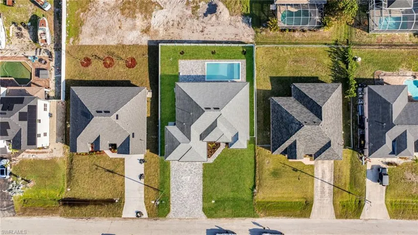 Birds eye view of property featuring a residential view