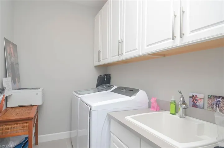 8013  Calle Canovas  CT, Naples, FL 34114