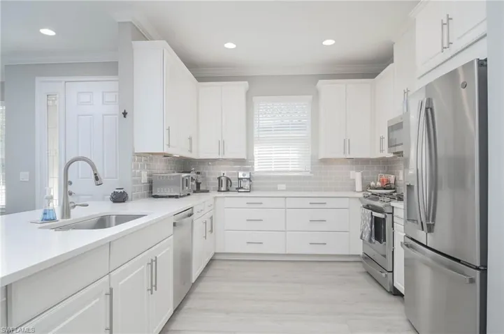 8013  Calle Canovas  CT, Naples, FL 34114