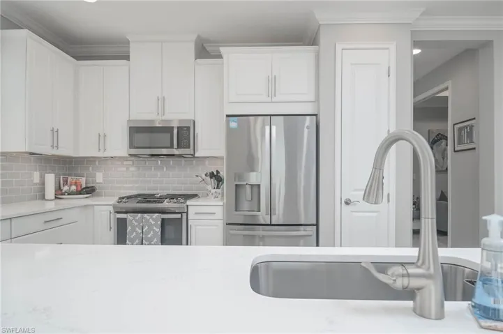8013  Calle Canovas  CT, Naples, FL 34114