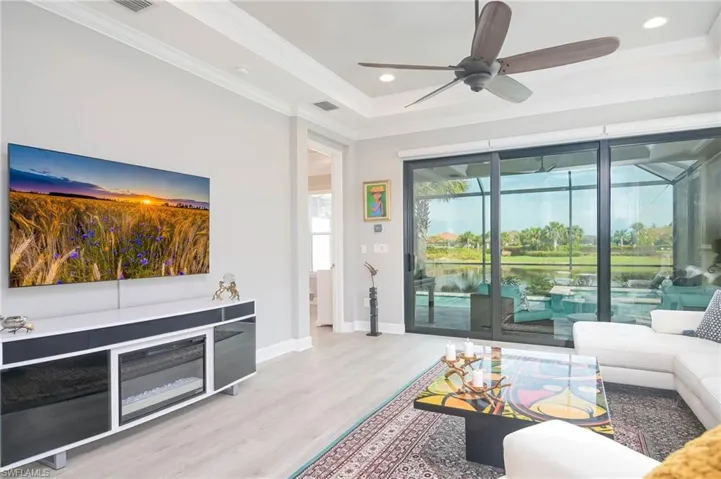8013  Calle Canovas  CT, Naples, FL 34114