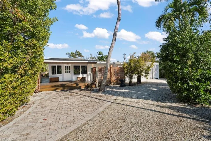 View of back facade with a patio area