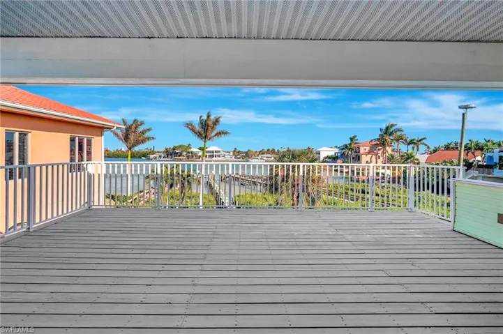 Expansive deck for your relaxation