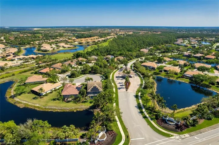Bird's eye view featuring a residential view and a water view