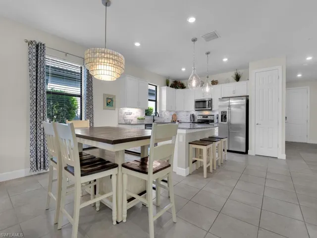 Dining Area & Kitchen