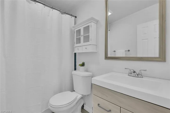 2048  Holiday  LN, Naples, FL 34104