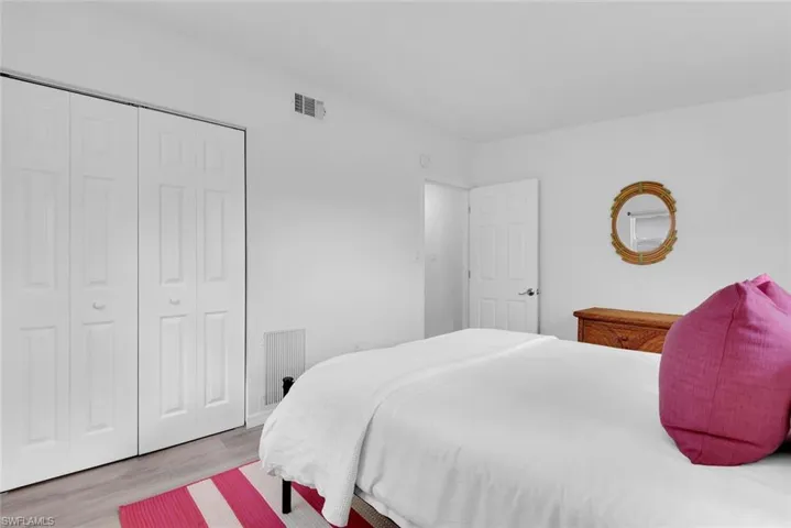 2048  Holiday  LN, Naples, FL 34104