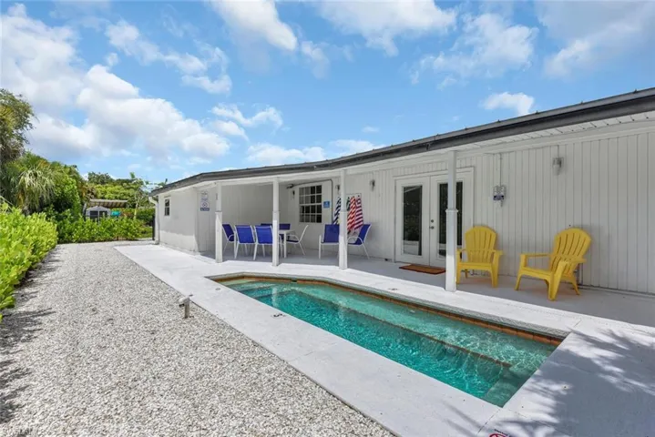2048  Holiday  LN, Naples, FL 34104