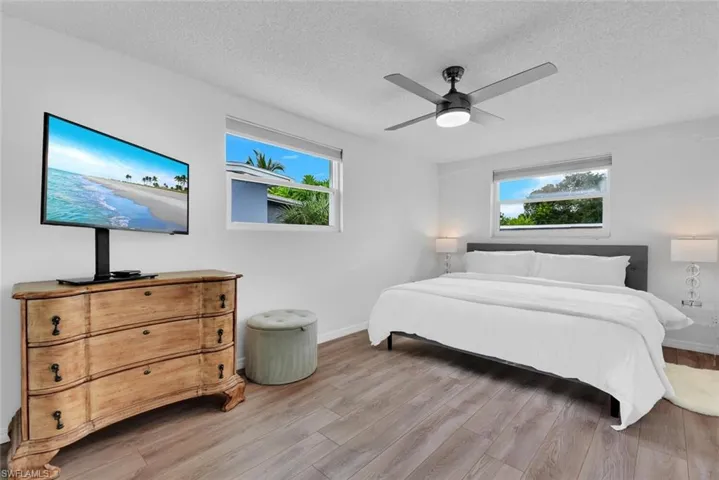 2048  Holiday  LN, Naples, FL 34104