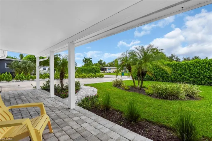 2048  Holiday  LN, Naples, FL 34104