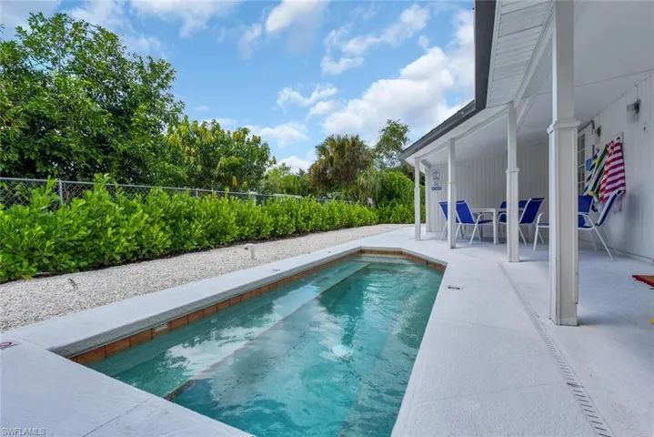 2048  Holiday  LN, Naples, FL 34104