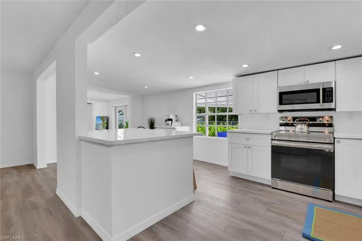 2048  Holiday  LN, Naples, FL 34104