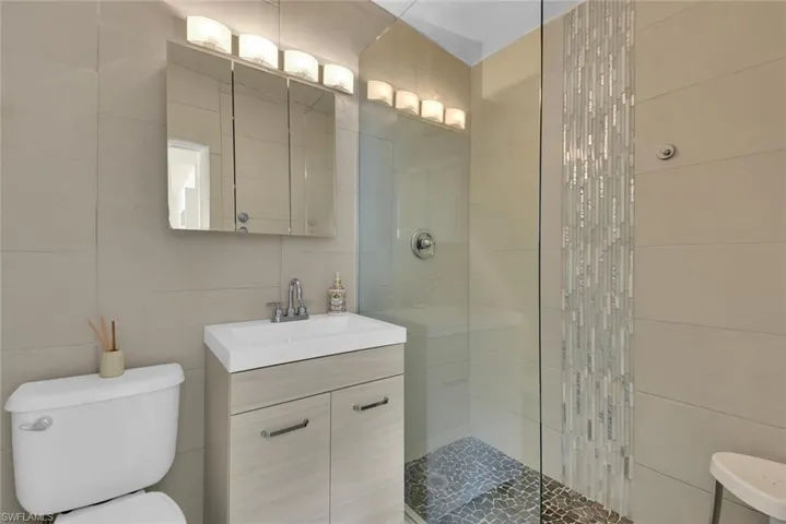 2048  Holiday  LN, Naples, FL 34104