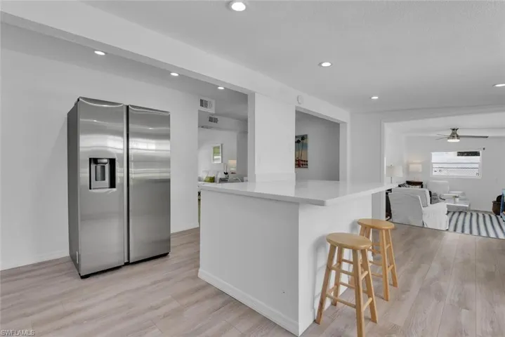 2048  Holiday  LN, Naples, FL 34104