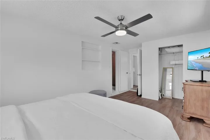 2048  Holiday  LN, Naples, FL 34104