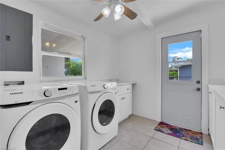 2048  Holiday  LN, Naples, FL 34104