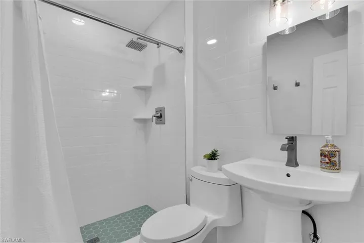 2048  Holiday  LN, Naples, FL 34104